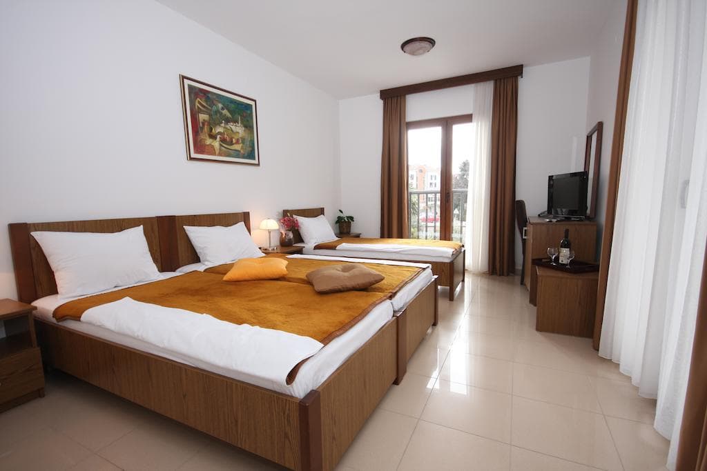 HOTEL Butua