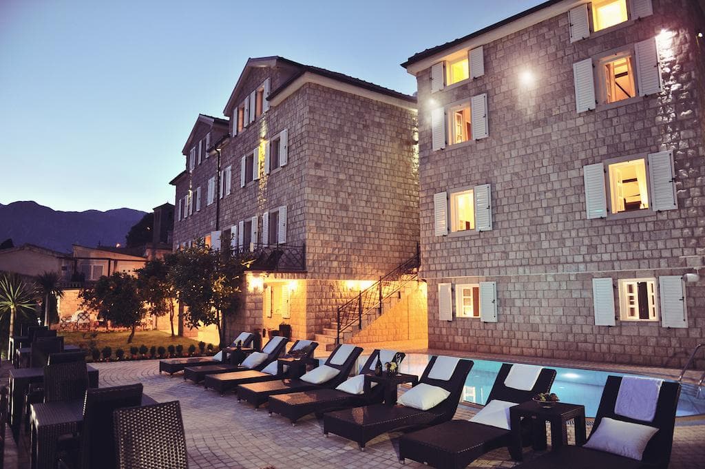HOTEL Per Astra
